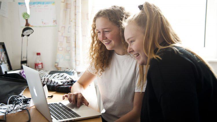 På Lyngs Idrætsefterskole hjælper eleverne hinanden