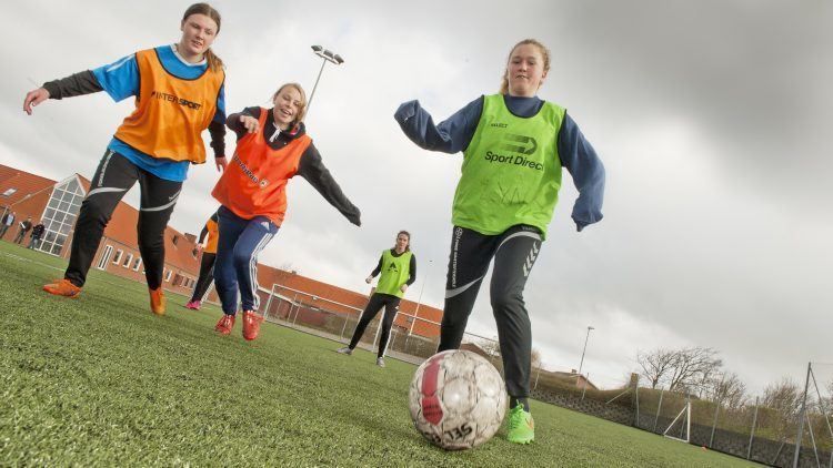 Fodbold for piger på efterskole